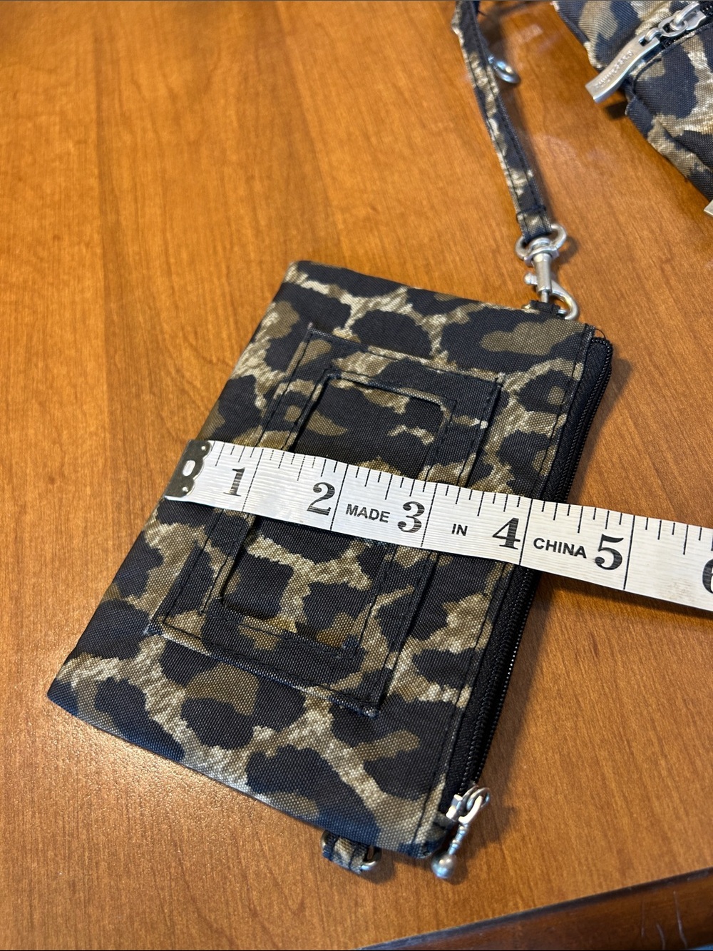 Leopard Print Baggallini Crossbody Bag with Detachable Strap and pouch - Picture 10 of 10